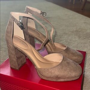 BRAND NEW Kelly & Katie Tan Block Heel Heels with Ankle Straps